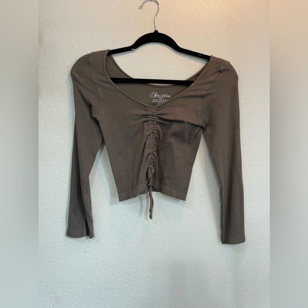 Long sleeve crop top